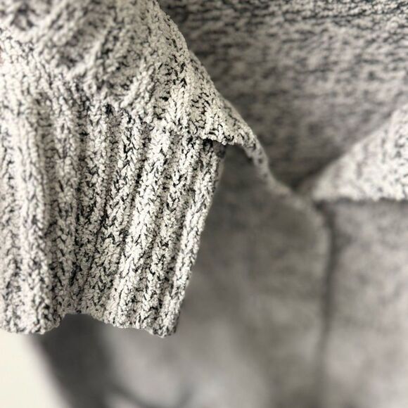 Light gray button up cardigan - Picture 4 of 7